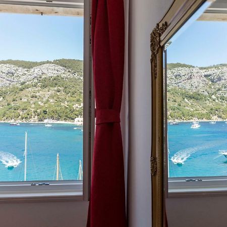 Apartment Riva 5 Komiza Bagian luar foto