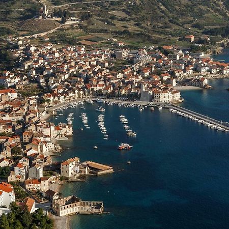 Apartment Riva 5 Komiza Bagian luar foto