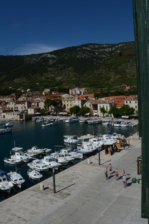 Apartment Riva 5 Komiza Bagian luar foto