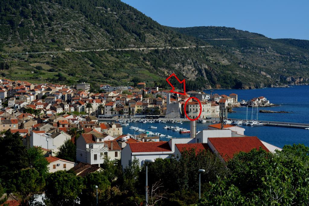 Apartment Riva 5 Komiza Bagian luar foto