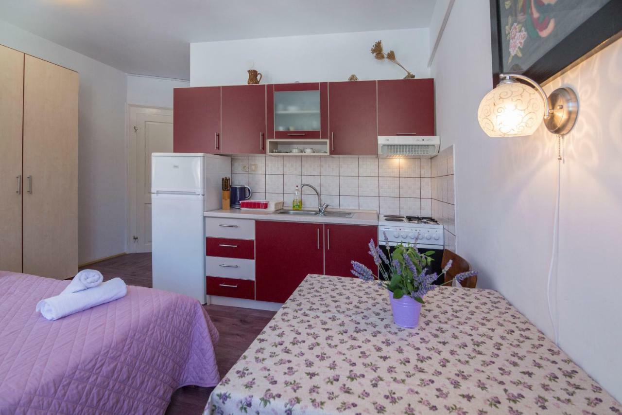 Apartment Riva 5 Komiza Bagian luar foto