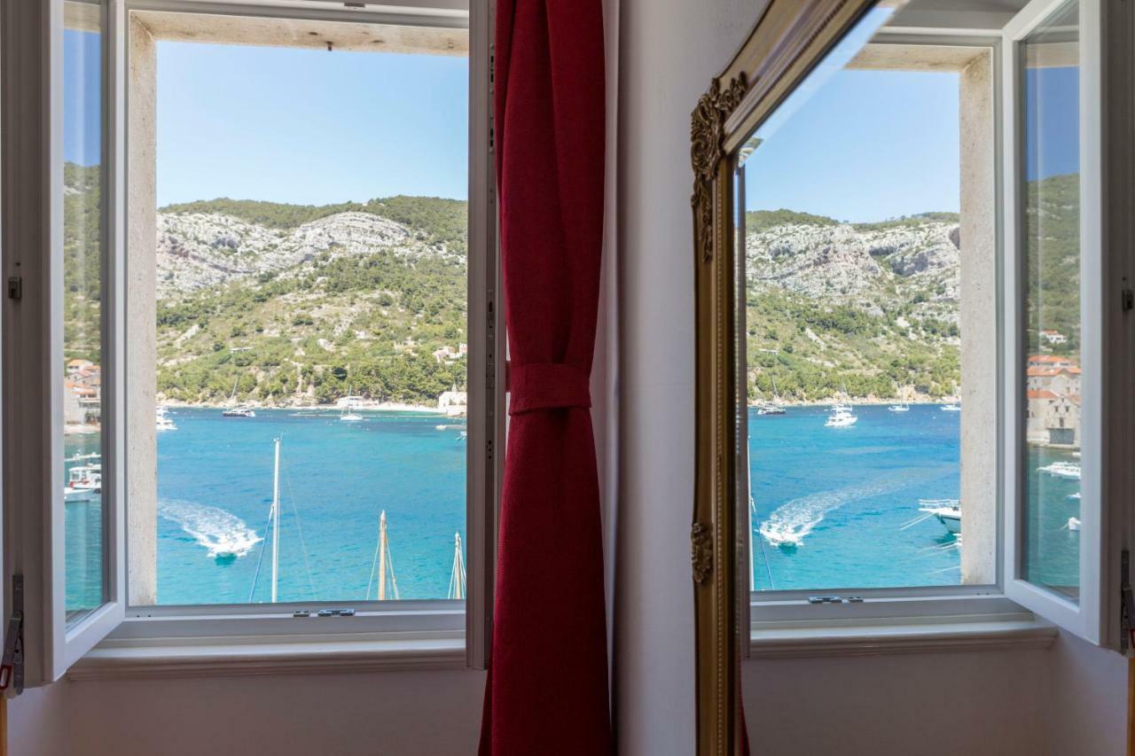 Apartment Riva 5 Komiza Bagian luar foto