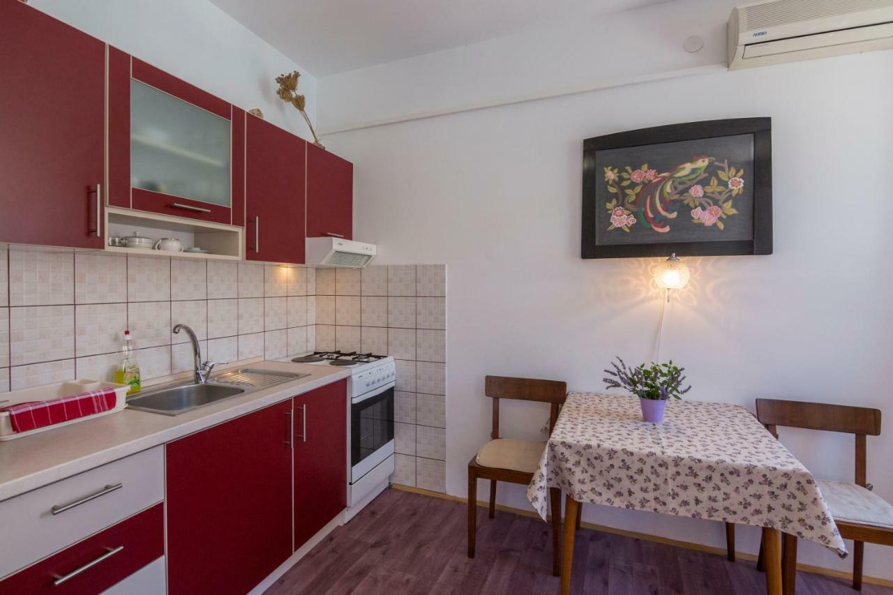 Apartment Riva 5 Komiza Bagian luar foto