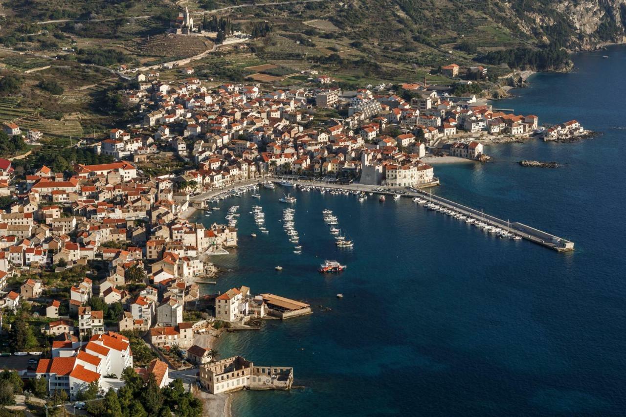 Apartment Riva 5 Komiza Bagian luar foto