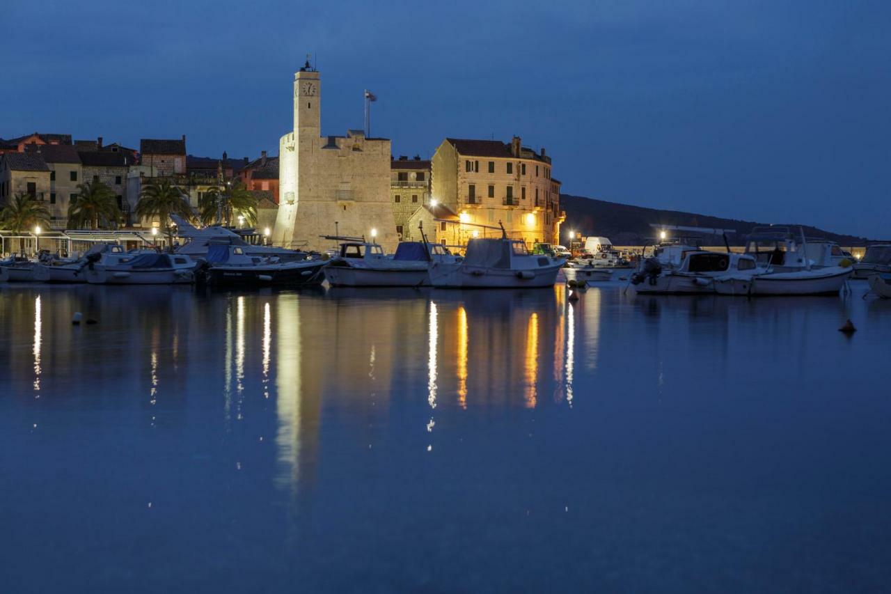 Apartment Riva 5 Komiza Bagian luar foto