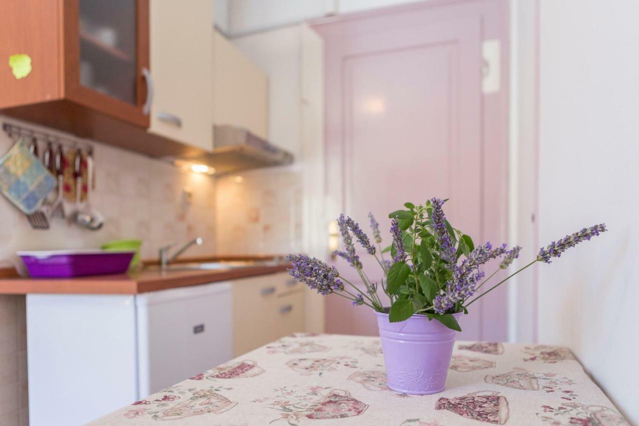 Apartment Riva 5 Komiza Bagian luar foto